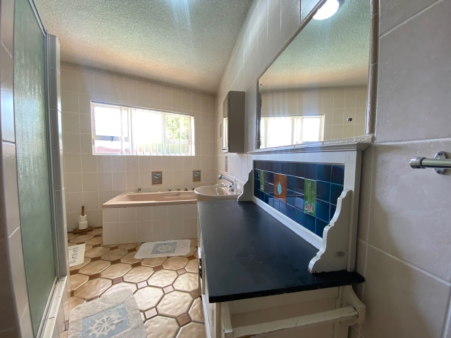 5 Bedroom Property for Sale in Cintsa East Eastern Cape